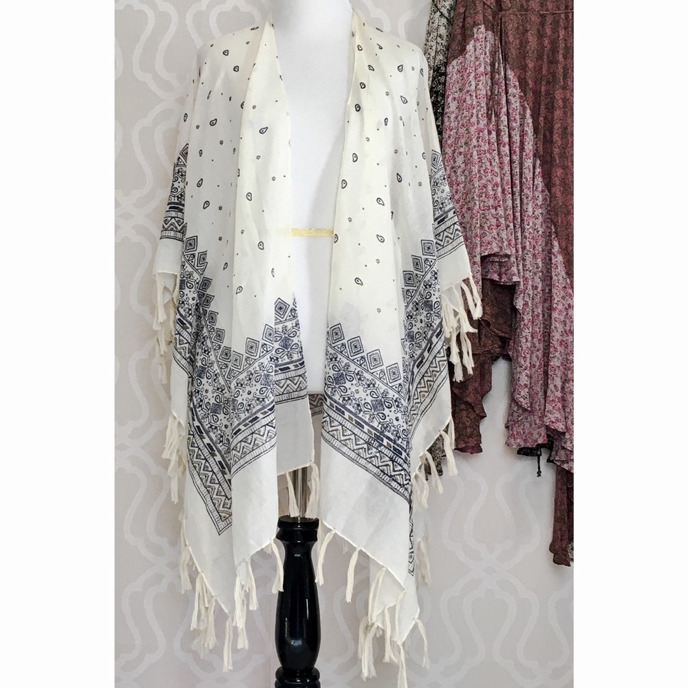 IVORY Paisley Kimono with Tassels - Picture 4 of 6